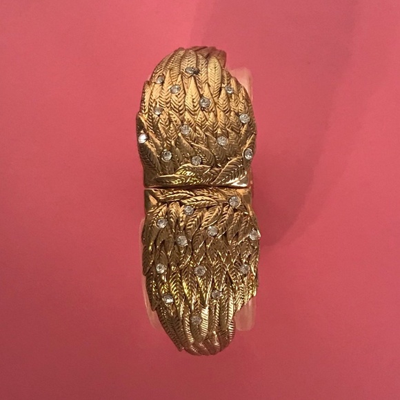 RARE Fly With Me Lucite Hinged Angel Wing Bracelet - Picture 4 of 11